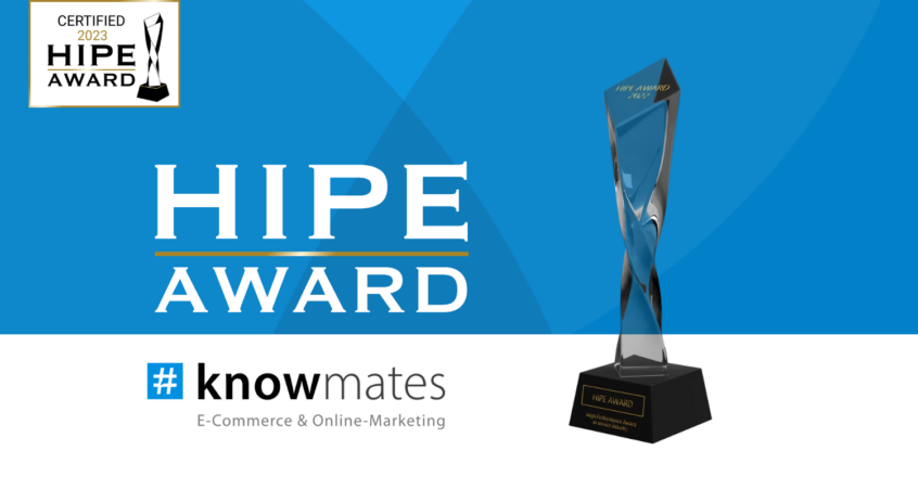 Grafik HIPE Award auf blau-weißem Hintergrund mit knowmates Logo